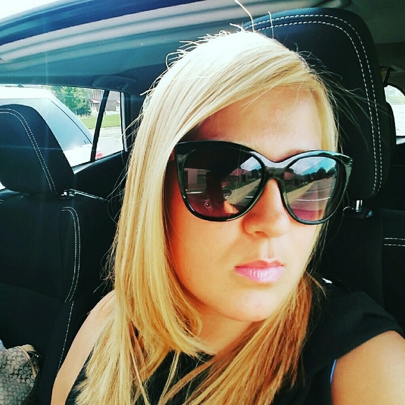 Meet your Posher, Drea - Picture 4 of 4