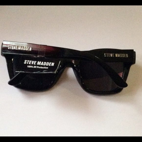 Steve Madden Sunglasses 100% UV Protection - Picture 2 of 3