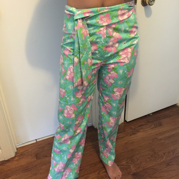 Vintage Lilly Pulitzer pants.  Label reads size 8