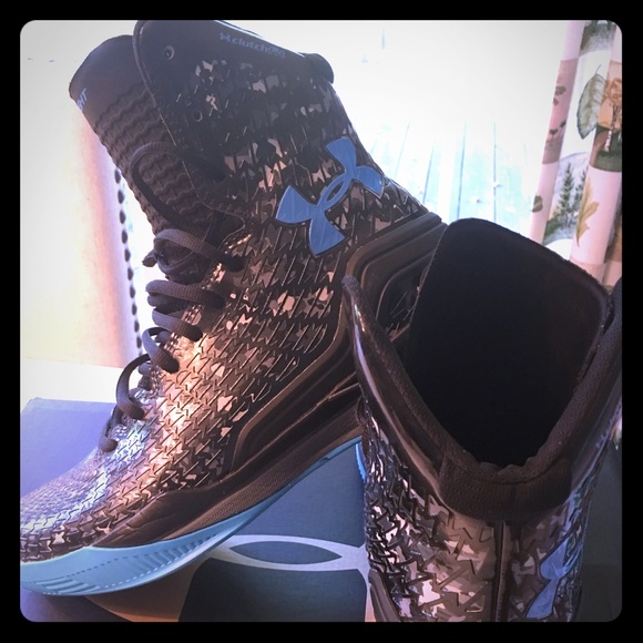 Men's Under Armour Highlight size 10/12