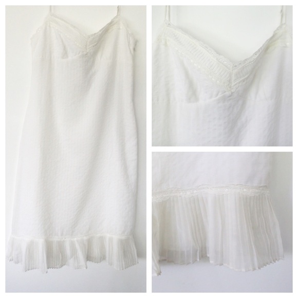adorable white summer dress, 10, NWT, BCBG.