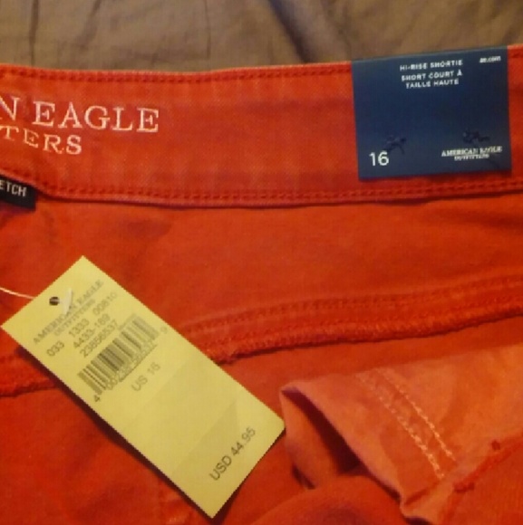 AEO Red Hi-rise shorts - Picture 2 of 4