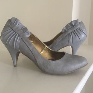 BAIT Hillary Grey Ruffled Pump