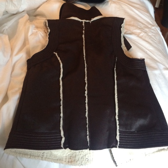 Vest - Picture 2 of 3