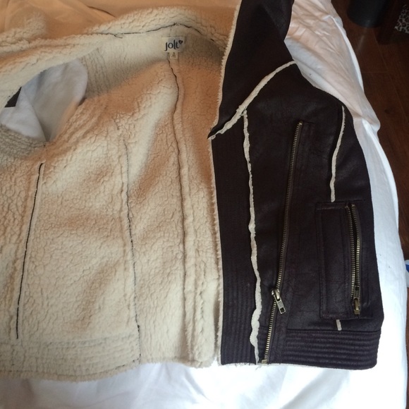 Vest - Picture 3 of 3