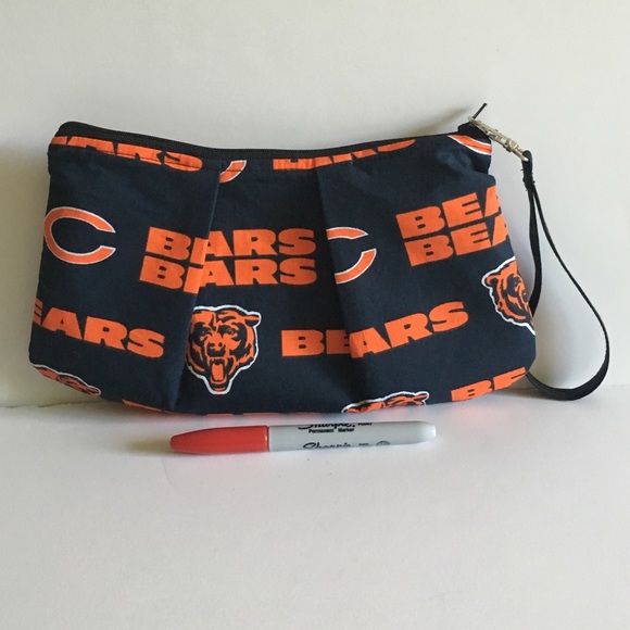 Chicago Bears Pleated Wristlet Pouch - Picture 2 of 4
