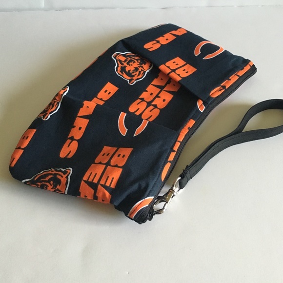 Chicago Bears Pleated Wristlet Pouch - Picture 3 of 4