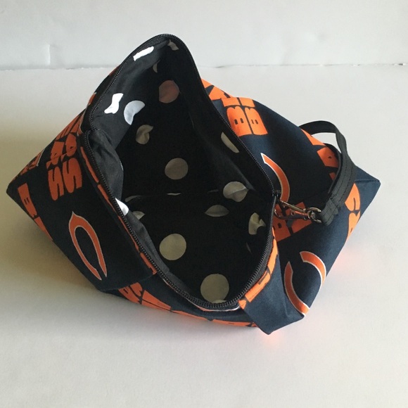 Chicago Bears Pleated Wristlet Pouch - Picture 4 of 4