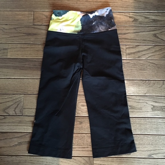Lululemon cropped yoga pants