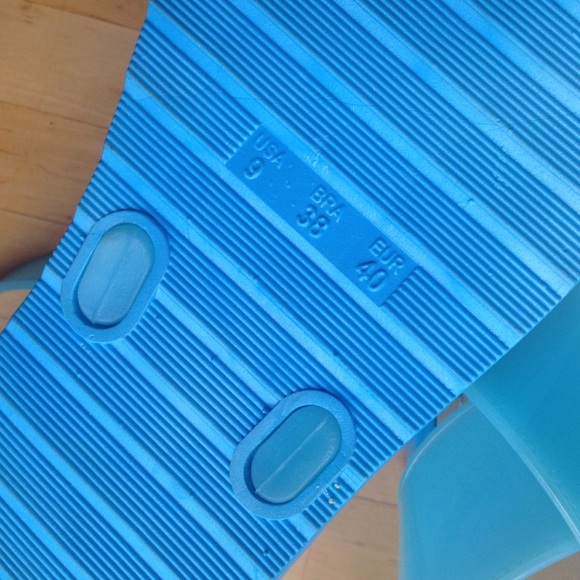 Soft comfy Water Resistant Blue Beach Sandals - Picture 3 of 4