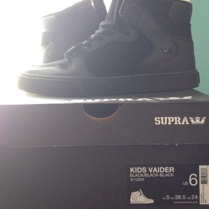 NEW WITH BOX. SUPRA all black high top.