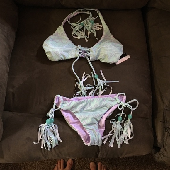 Reversible Victoria secret swimsuit. Never worn.
