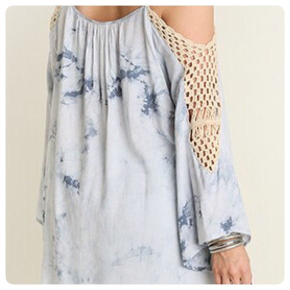 💥SALE Plus Size Cold Shoulder Top - Picture 2 of 3