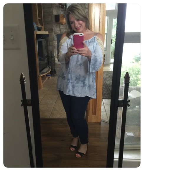 💥SALE Plus Size Cold Shoulder Top - Picture 3 of 3