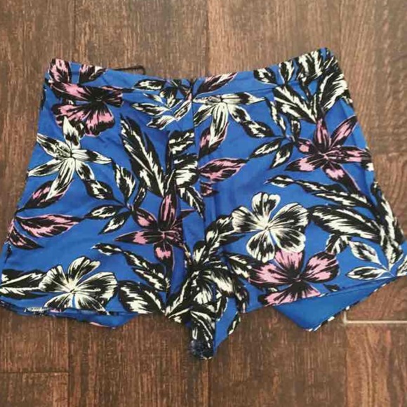 Floral Envelope Shorts - Super trendy!!!