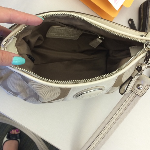 Coach Crossbody - Picture 4 of 4