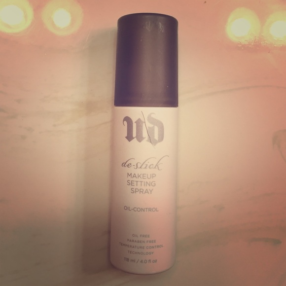 Urban Decay de-slick setting spray