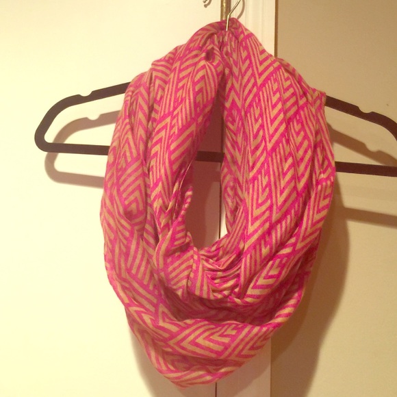 Cute printed infinity scarf. - Picture 1 of 2