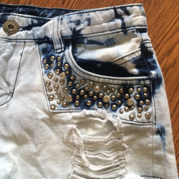 Denim an white shorts - Picture 3 of 4
