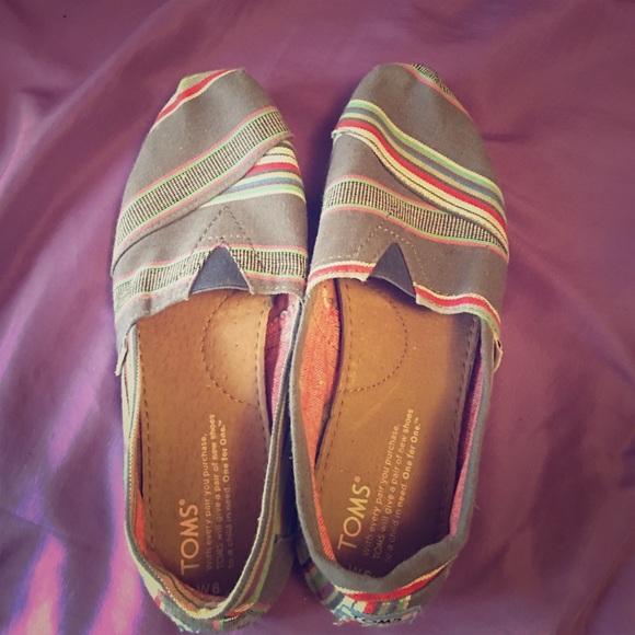 💕BOS Sale💕 TOMS multicolor shoes