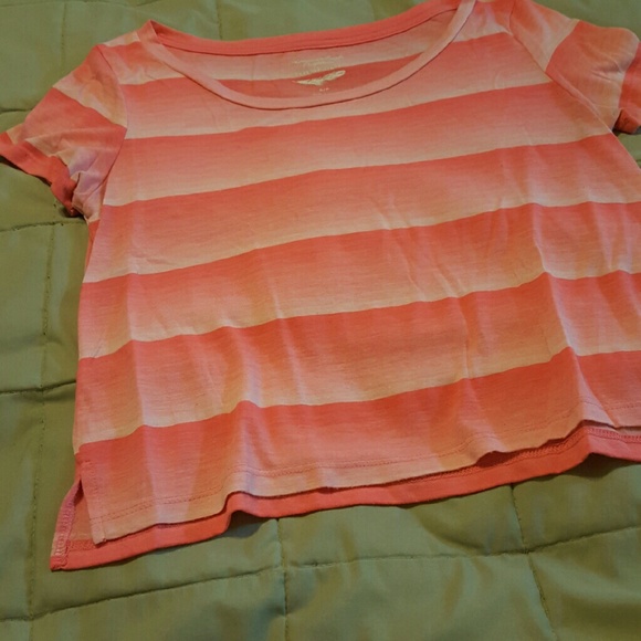 American Eagle Slightly Crop Top - Picture 3 of 3