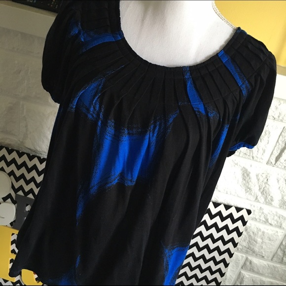 MICHAEL Michael Kors Tops - 💝$8💝 Michael Kors Size S Pleated Neckline Top