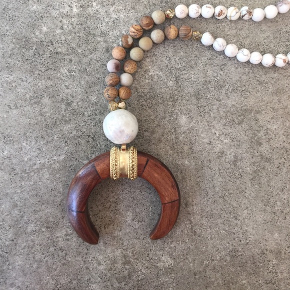 Horn necklace - Picture 1 of 2
