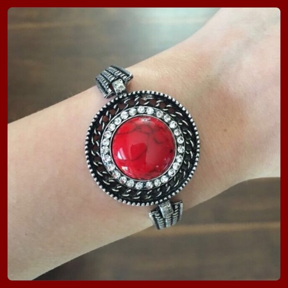 SOLD OUT! 🚨Clearance🚨Red Circle Stone Bangle!