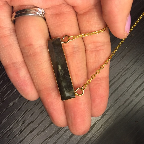 Natural labradorite bar gold necklace - Picture 2 of 4