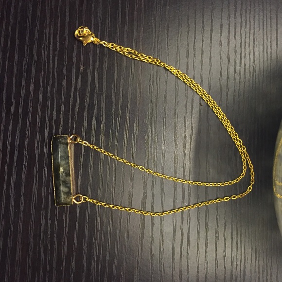 Natural labradorite bar gold necklace - Picture 3 of 4