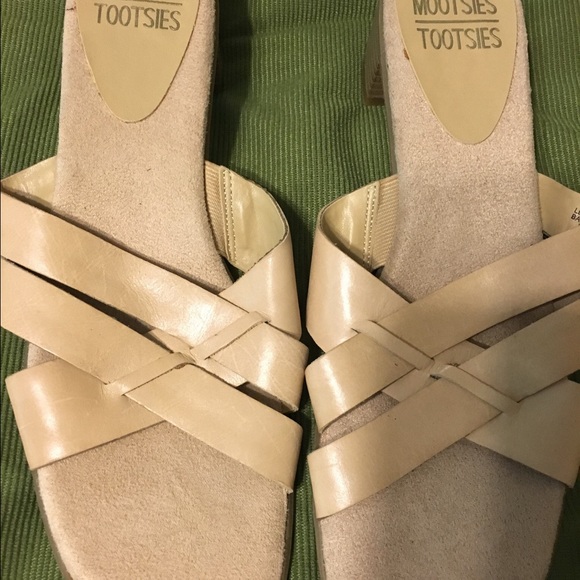 New Mootsies Tootsies Sz9 Tan leather crisscross