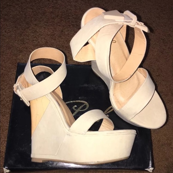 Posh wrap around ankle wedge Sandals cream - Picture 1 of 3