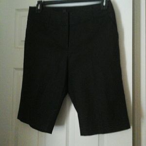 Dana Buckman size 10 Black Bermuda shorts
