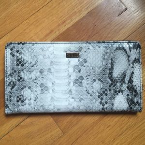 Lavand wallet BRAND NEW. Bought in London.