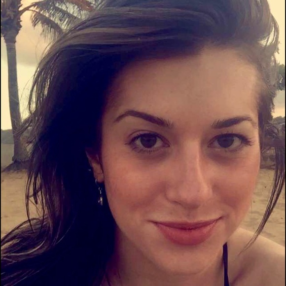 Meet your Posher, Stephanie - Picture 3 of 4