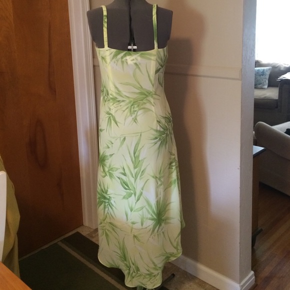 Gorgeous Summer Dress - Picture 2 of 4