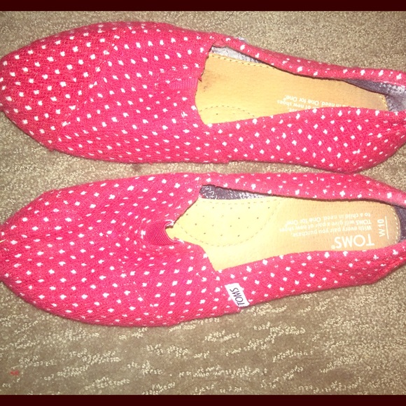 Red print Toms