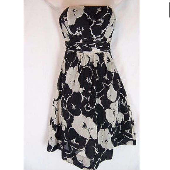 3/$20👠 Black and cream flower dress