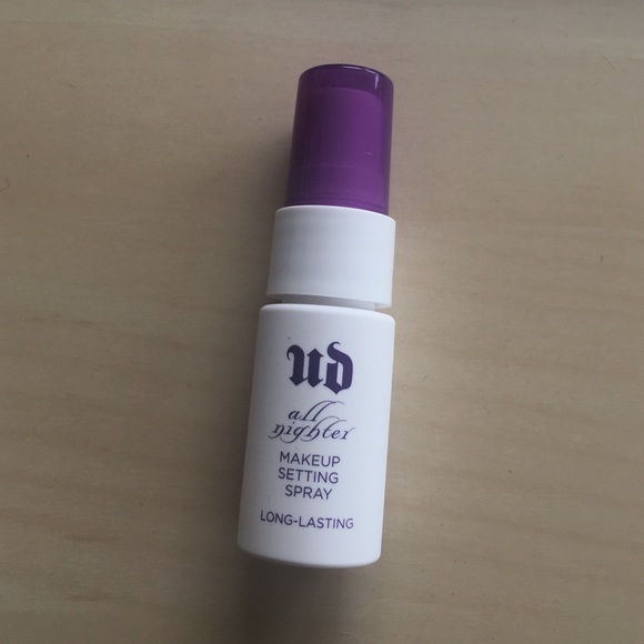 Mini Urban Decay all nighter spray