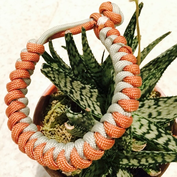 Custom survived or designed PARACHORD bracelets - Picture 1 of 1