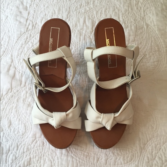 SOLD. Michael Kors heels! - Picture 3 of 4