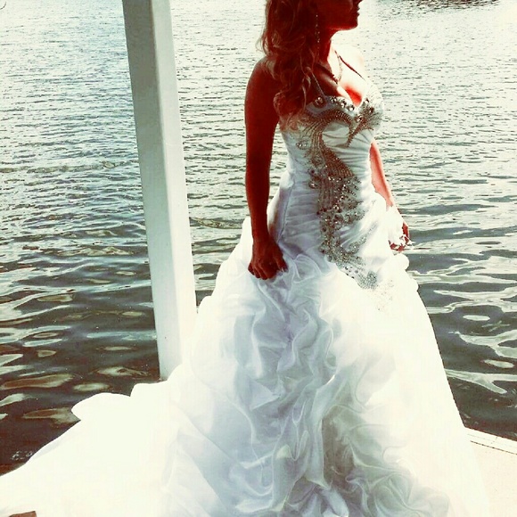 Wedding gown Size 8 lace up back