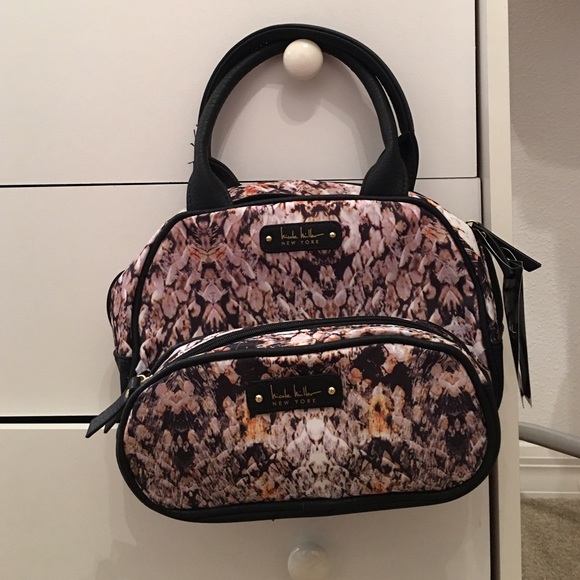 Nicole Miller Handbags - HP 🎉 NWT NICOLE MILLER COSMETIC CASE *PRICE FIRM*