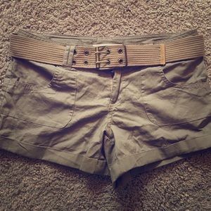 NWOT Dollhouse Cargo Tan shorts with belt, size 5