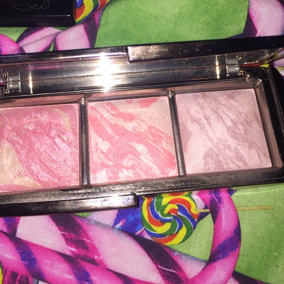 Blush palette --- if no sale I'm keeping 8pm