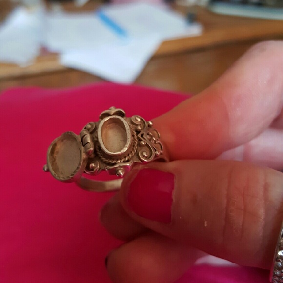 Poison ring - Picture 2 of 2