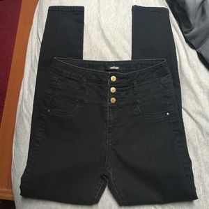 NEW LISTING!🌞 Super stretch high waist jeans!