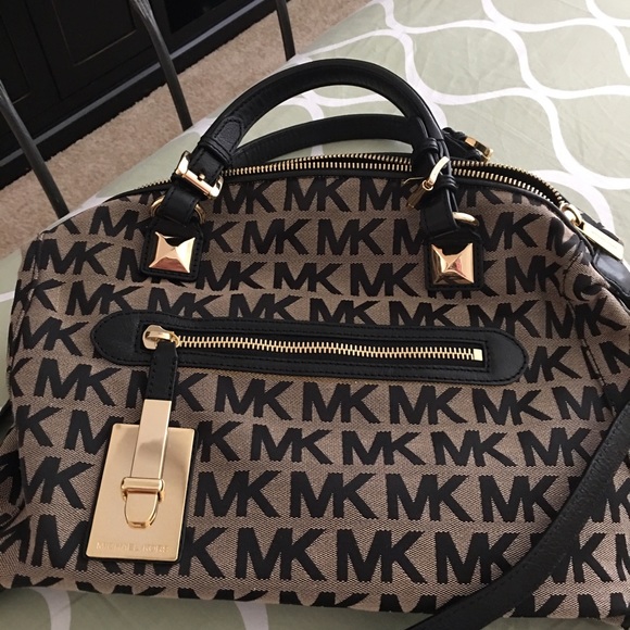 Michael Kors Black on Tan Shoulder bag. Authentic