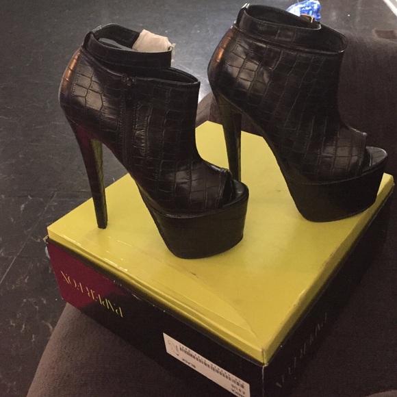 Nwt Paperfox heels