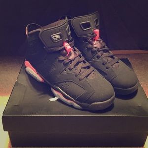 Jordan Six's Infared Size 7 Men's: Size 9 Ladies